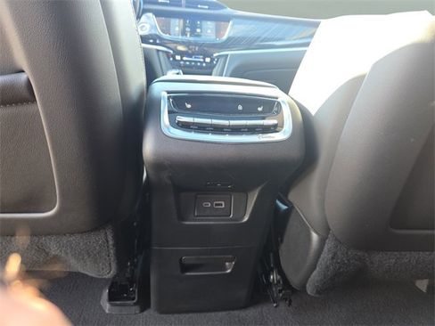 Used 2025 Cadillac XT6 Premium Luxury image 32