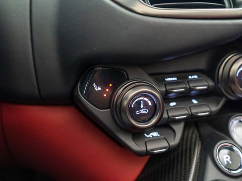 Used 2022 Aston Martin V8 Vantage Roadster image 28