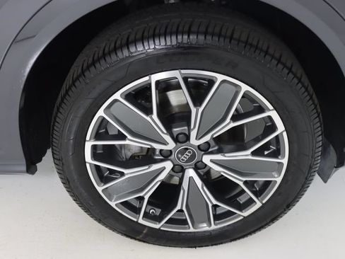 Used 2025 Audi Q5 Premium AWD/4WD image 9