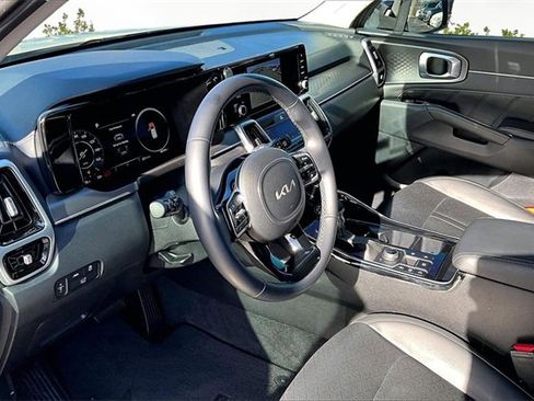 Used 2023 Kia Sorento SX image 13
