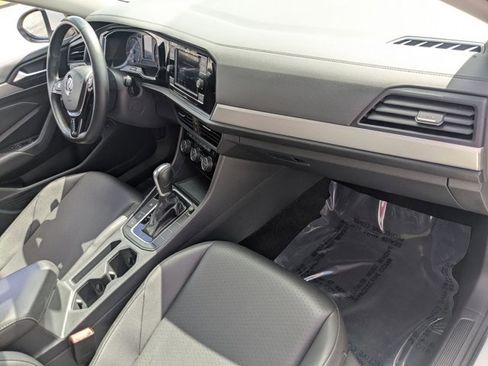 Used 2019 Volkswagen Jetta SE w/ Cold Weather Package image 21