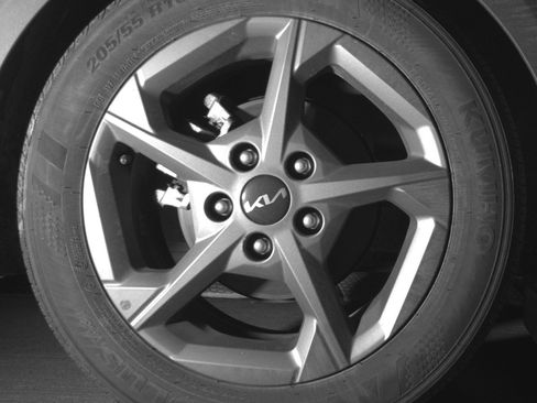 Used 2025 Kia K4 LXS image 15