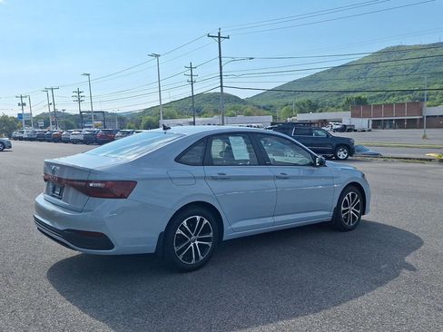 Used 2025 Volkswagen Jetta Sport FWD image 3