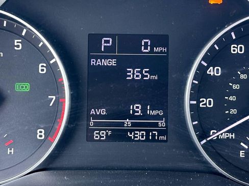 Used 2017 Hyundai Elantra SE image 24