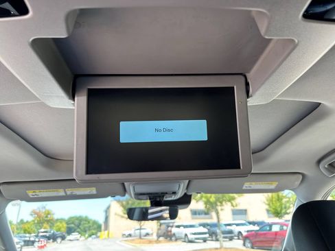 Used 2020 Honda Pilot Touring image 24