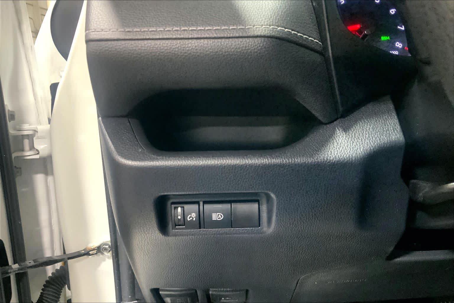 Used 2020 Toyota RAV4 LE w/ All Weather Liner Package AWD/4WD image 34