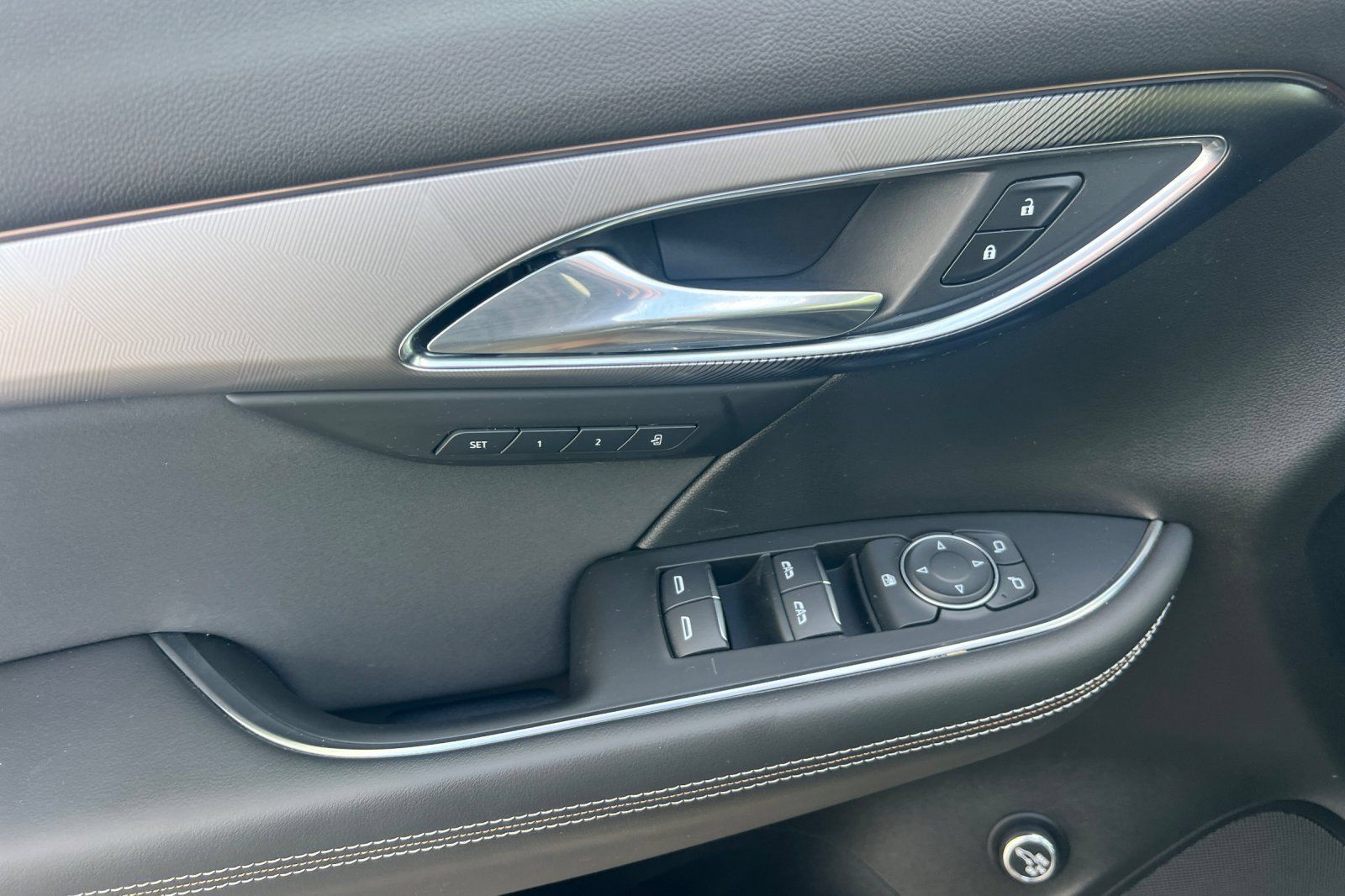 Used 2025 Buick Envision Sport Touring AWD/4WD image 8