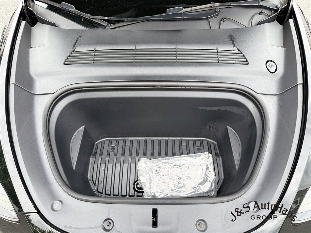 Used 2023 Tesla Model Y Performance AWD/4WD image 37