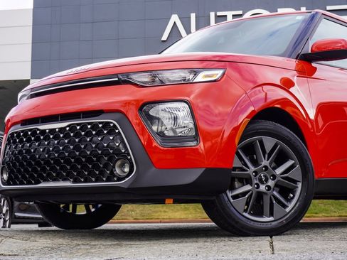 Used 2022 Kia Soul EX image 2