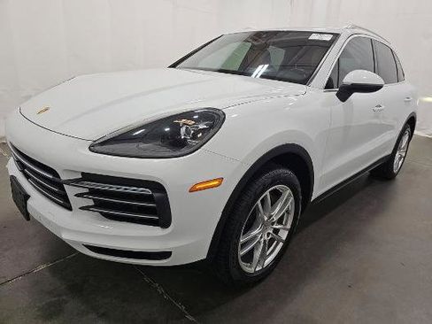 Used 2023 Porsche Cayenne w/ Driver Memory Package AWD/4WD image 2