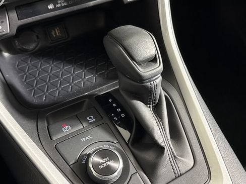 Certified 2025 Toyota RAV4 LE AWD/4WD image 38