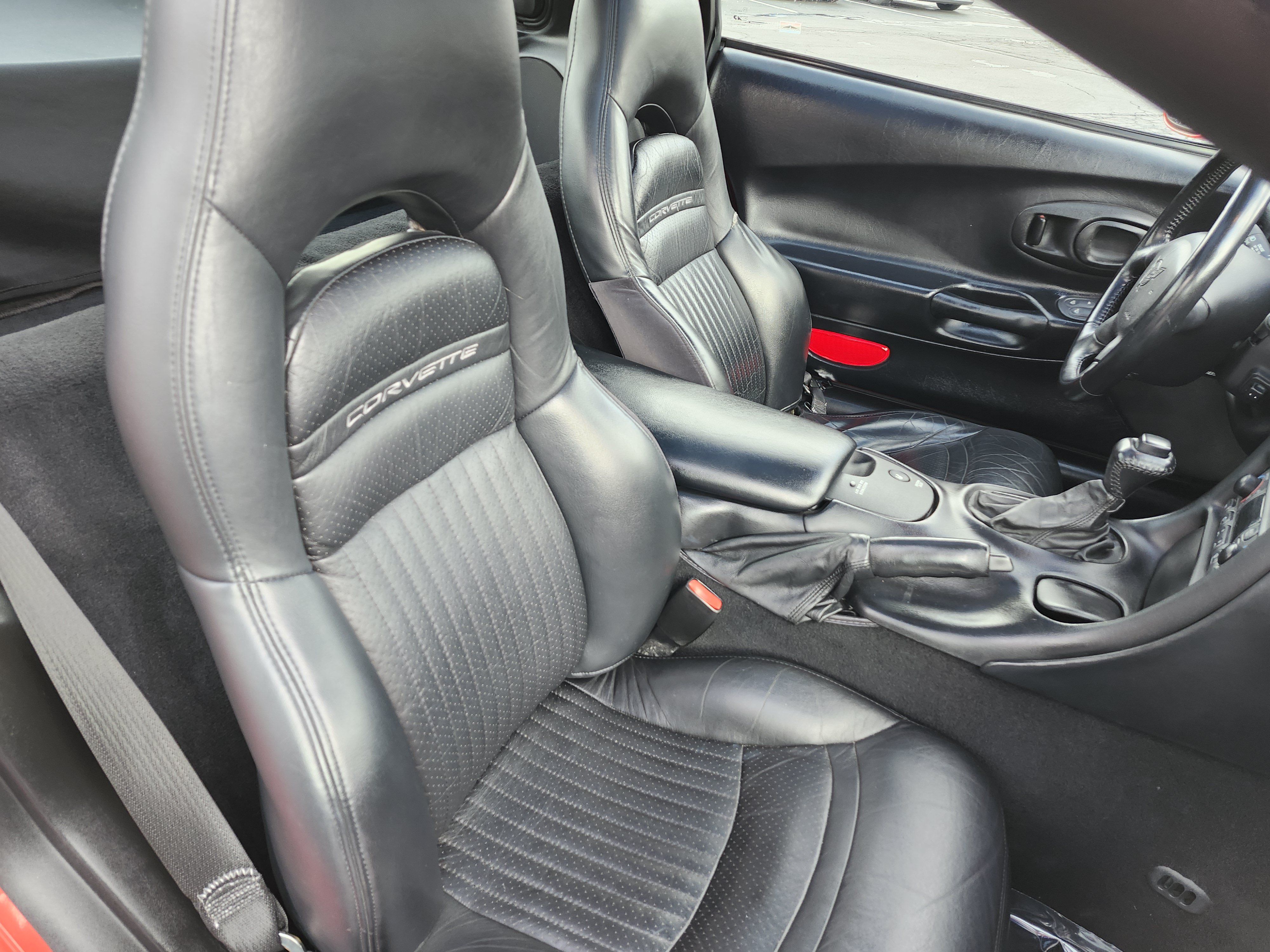 Used 2000 Chevrolet Corvette Coupe w/ Performance Handling Pkg RWD image 19