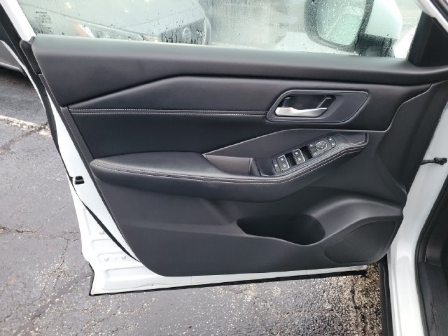 Used 2026 Nissan Rogue SL AWD/4WD image 16