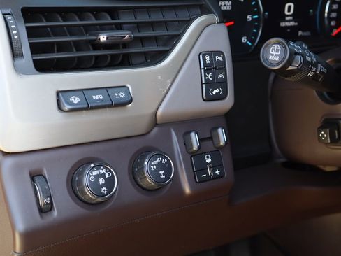 Used 2018 GMC Yukon XL Denali w/ Denali Ultimate Package AWD/4WD image 13
