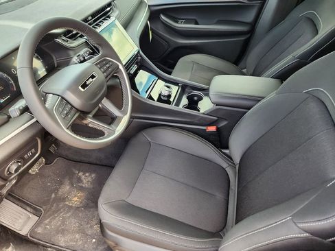 New 2026 Jeep Grand Cherokee Laredo image 9