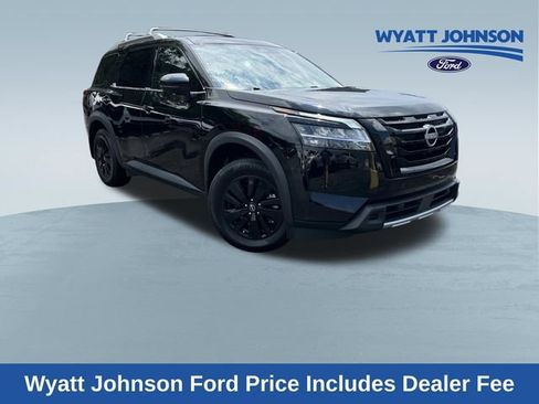 Used 2024 Nissan Pathfinder SL FWD image 1
