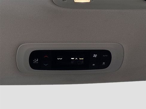 Used 2023 Chrysler Pacifica Touring-L FWD image 24