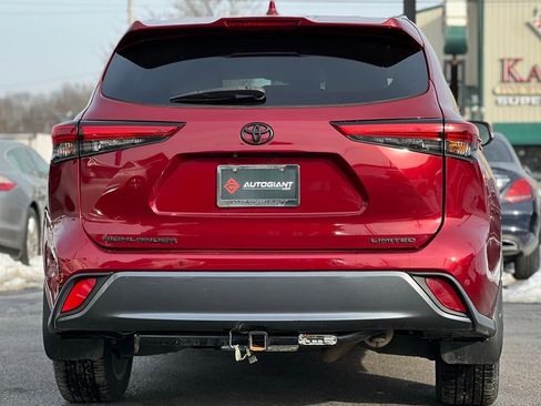 Used 2020 Toyota Highlander Limited image 3
