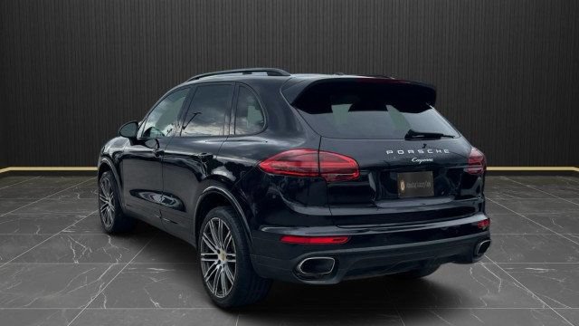 Used 2017 Porsche Cayenne AWD/4WD image 5