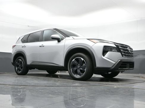 Used 2024 Nissan Rogue SV FWD image 43