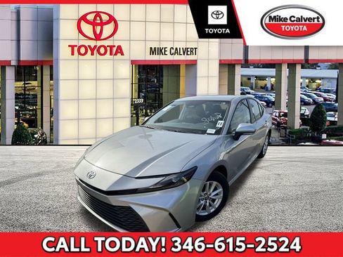 Used 2025 Toyota Camry LE FWD image 1