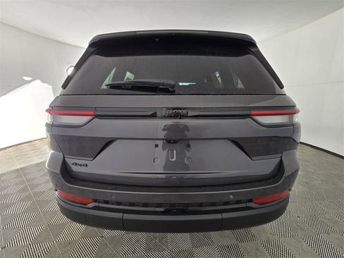 New 2025 Jeep Grand Cherokee Limited image 12