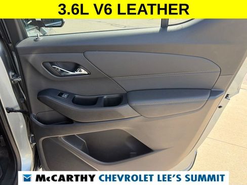Used 2023 Chevrolet Traverse LT FWD image 30