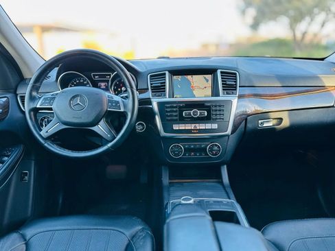 Used 2014 Mercedes-Benz GL 450 4MATIC w/ Lighting Package image 19