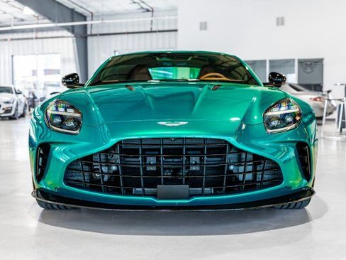 Used 2025 Aston Martin V8 Vantage Coupe RWD image 9