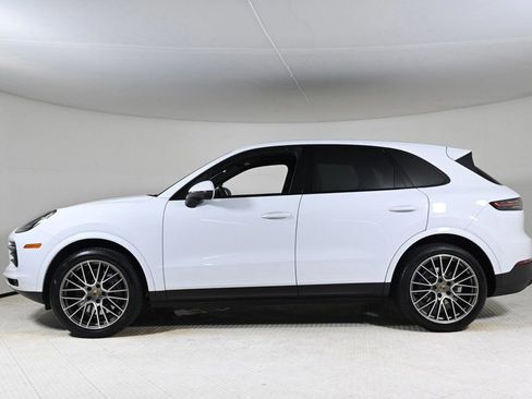 Used 2023 Porsche Cayenne Platinum Edition image 2