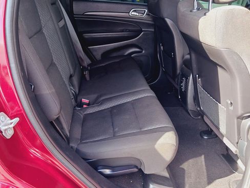 Used 2021 Jeep Grand Cherokee Laredo image 16