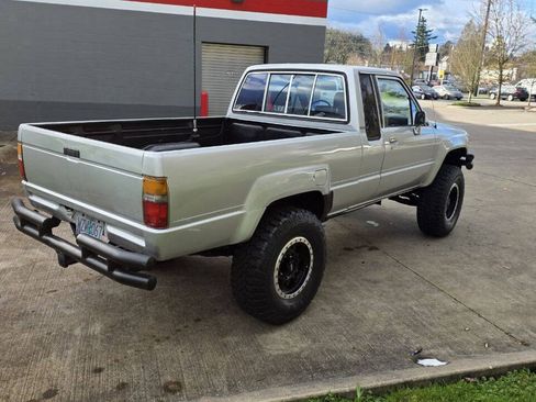 Used 1987 Toyota Pickup Deluxe AWD/4WD image 5