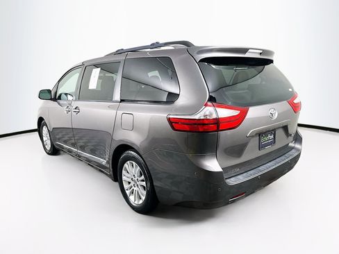 Used 2016 Toyota Sienna XLE w/ XLE Navigation Package FWD image 5