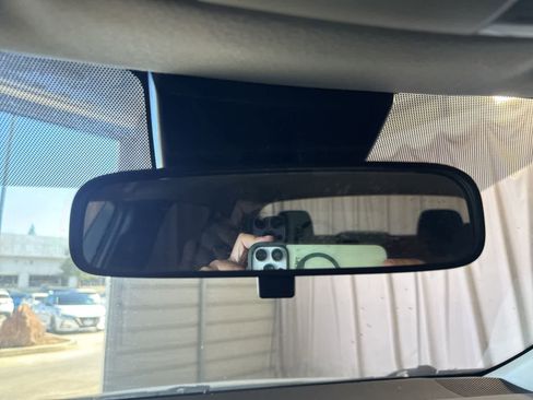 Used 2021 Toyota Corolla LE FWD image 25
