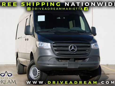 Used 2023 Mercedes-Benz Sprinter 2500 image 2