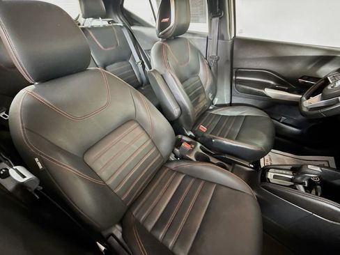 Used 2019 Nissan Kicks SR w/ SR Premium Package FWD image 33