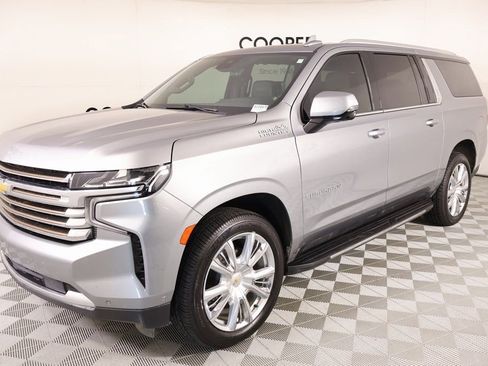 Used 2024 Chevrolet Suburban High Country w/ Advanced Technology Package image 10