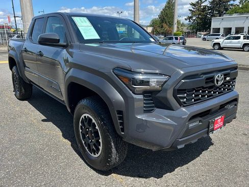 Certified 2025 Toyota Tacoma TRD Off-Road AWD/4WD image 3