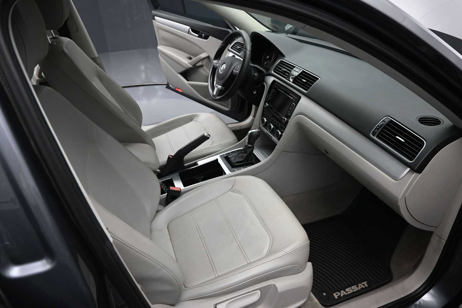 Used 2012 Volkswagen Passat TDI SE FWD image 16
