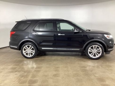 Used 2018 Ford Explorer Limited w/ Equipment Group 301A AWD/4WD image 4
