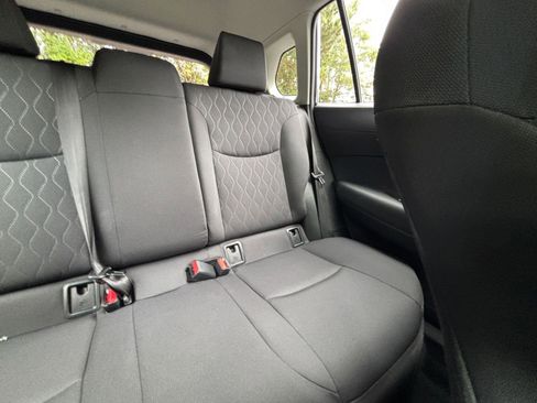 Used 2025 Toyota Corolla Cross LE image 37