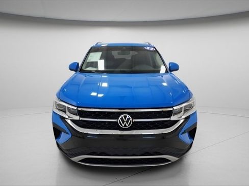 Used 2022 Volkswagen Taos SEL w/ Panoramic Sunroof Package image 9