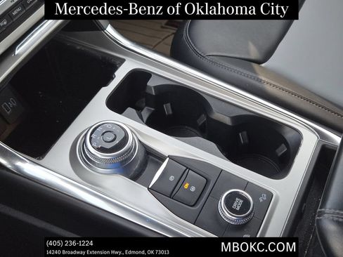 Used 2022 Ford Explorer XLT w/ Equipment Group 202A AWD/4WD image 17