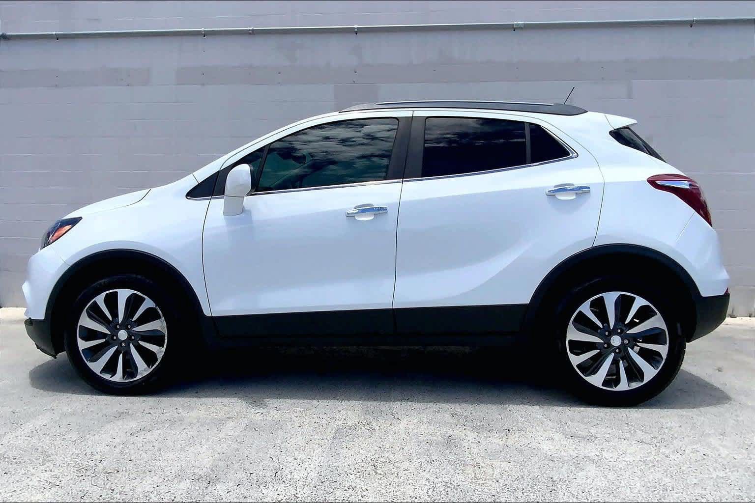 Used 2021 Buick Encore Preferred w/ Safety Package II FWD image 3