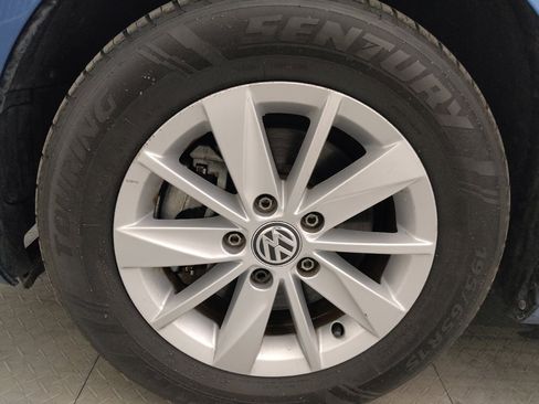 Used 2017 Volkswagen Golf S image 31