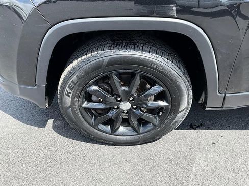 Used 2014 Jeep Cherokee Latitude AWD/4WD image 10