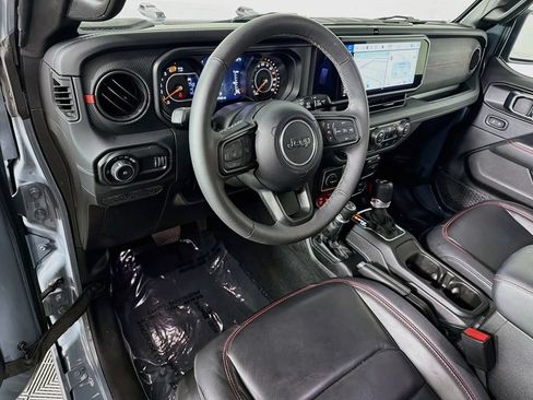 Used 2025 Jeep Wrangler Unlimited Rubicon AWD/4WD image 9