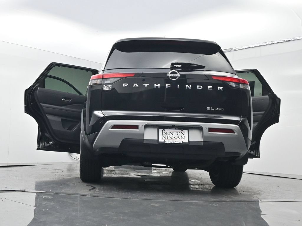 Used 2023 Nissan Pathfinder SL AWD/4WD image 32