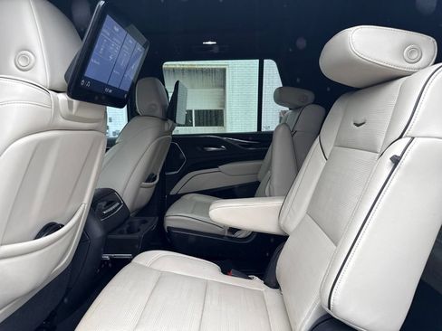 Used 2021 Cadillac Escalade Sport w/ Driver Assist Tech Package AWD/4WD image 12