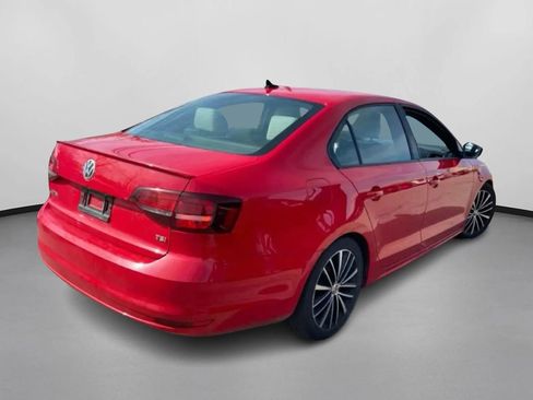Used 2016 Volkswagen Jetta Sport image 2